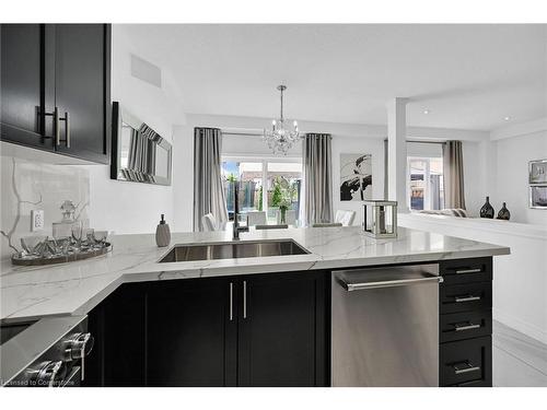 190 Bellagio Avenue, Hannon, ON - Indoor Photo Showing Kitchen With Double Sink With Upgraded Kitchen