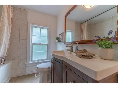 131 Ross Street, Welland, ON - Indoor Photo Showing Bathroom