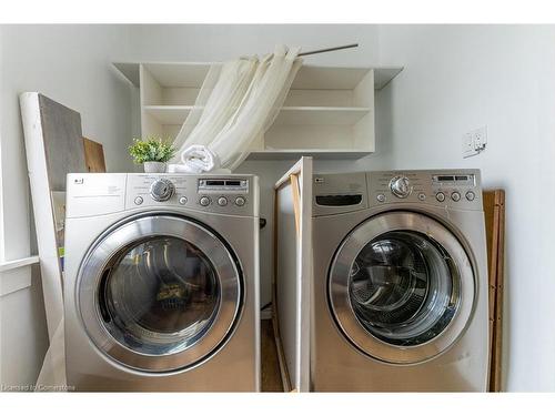 131 Ross Street, Welland, ON - Indoor Photo Showing Laundry Room