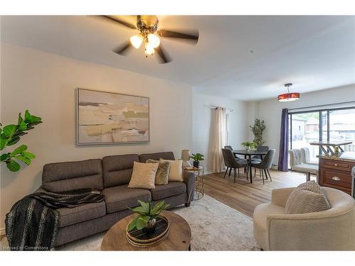 131 Ross Street, Welland, ON - Indoor Photo Showing Living Room