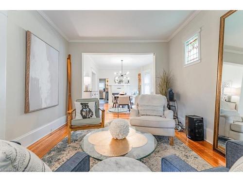 98 Sherman Avenue S, Hamilton, ON - Indoor Photo Showing Living Room