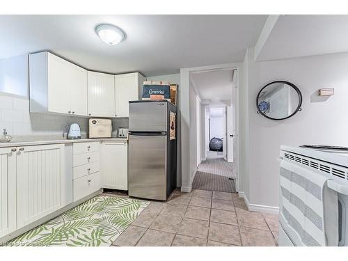 98 Sherman Avenue S, Hamilton, ON - Indoor Photo Showing Kitchen