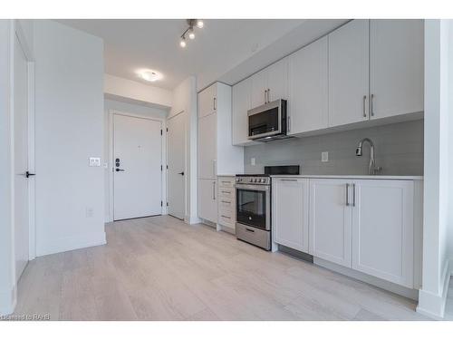 213-2450 Old Bronte Road, Oakville, ON - Indoor Photo Showing Kitchen