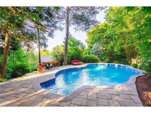 138 Uphill Court, Ancaster, ON - Outdoor With In Ground Pool With Backyard