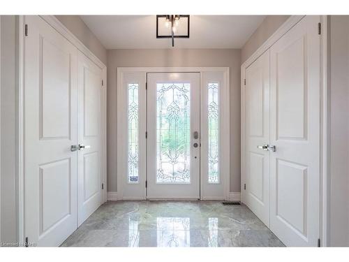 138 Uphill Court, Ancaster, ON - Indoor Photo Showing Other Room