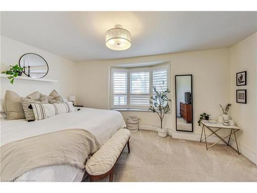 82 Ottawa Street S, Hamilton, ON - Indoor Photo Showing Bedroom