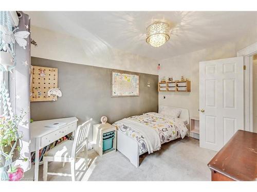 82 Ottawa Street S, Hamilton, ON - Indoor Photo Showing Bedroom