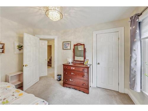 82 Ottawa Street S, Hamilton, ON - Indoor Photo Showing Bedroom