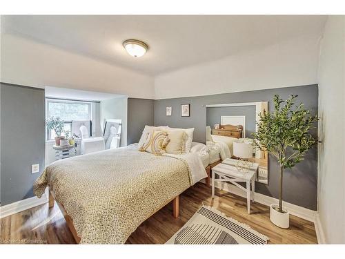 82 Ottawa Street S, Hamilton, ON - Indoor Photo Showing Bedroom