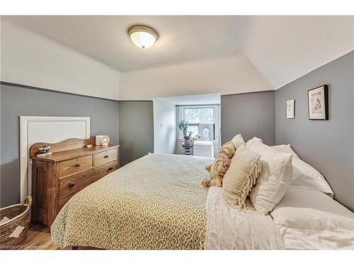 82 Ottawa Street S, Hamilton, ON - Indoor Photo Showing Bedroom