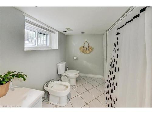 82 Ottawa Street S, Hamilton, ON - Indoor Photo Showing Bathroom