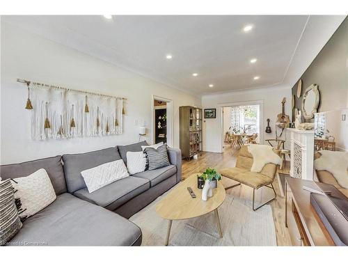 82 Ottawa Street S, Hamilton, ON - Indoor Photo Showing Living Room