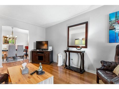 61 Napoli Drive, Hamilton, ON - Indoor Photo Showing Living Room