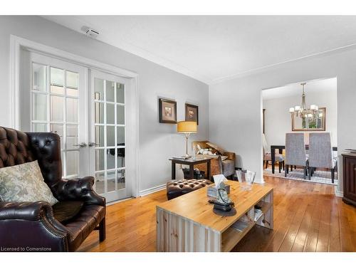 61 Napoli Drive, Hamilton, ON - Indoor Photo Showing Living Room