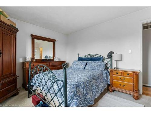 61 Napoli Drive, Hamilton, ON - Indoor Photo Showing Bedroom