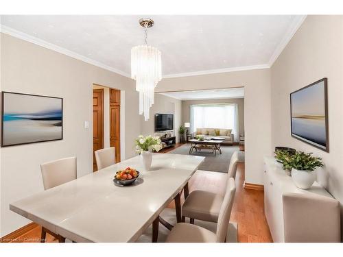 22 Glen Park Court, Hamilton, ON - Indoor Photo Showing Dining Room