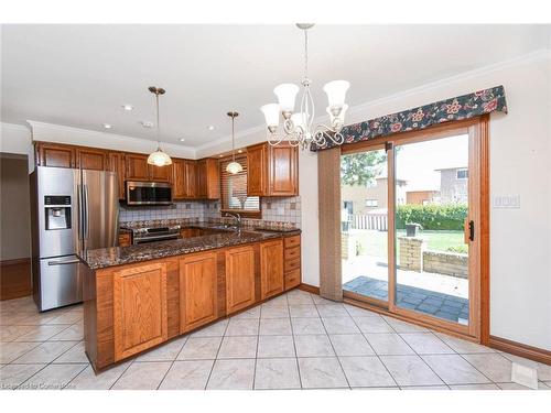 22 Glen Park Court, Hamilton, ON - Indoor Photo Showing Kitchen