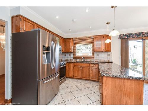 22 Glen Park Court, Hamilton, ON - Indoor Photo Showing Kitchen