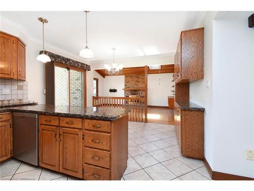 22 Glen Park Court, Hamilton, ON - Indoor Photo Showing Kitchen