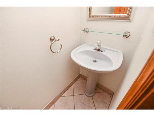 22 Glen Park Court, Hamilton, ON - Indoor Photo Showing Bathroom