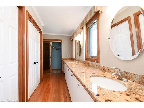 22 Glen Park Court, Hamilton, ON - Indoor Photo Showing Bathroom