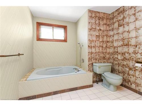 22 Glen Park Court, Hamilton, ON - Indoor Photo Showing Bathroom