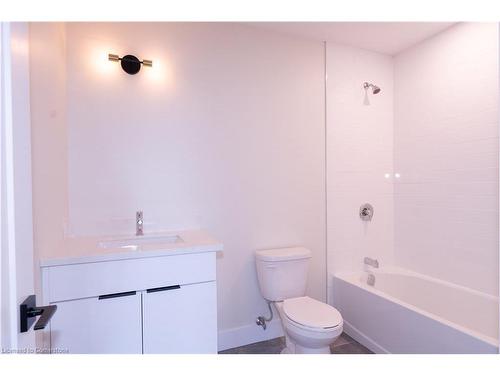 401-169 James Street S, Hamilton, ON - Indoor Photo Showing Bathroom