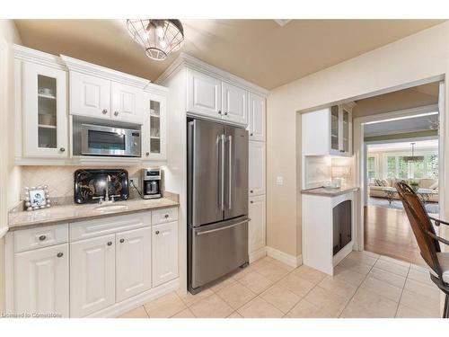 3040 First Street, Burlington, ON - Indoor Photo Showing Kitchen