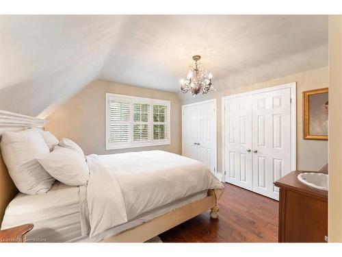 3040 First Street, Burlington, ON - Indoor Photo Showing Bedroom