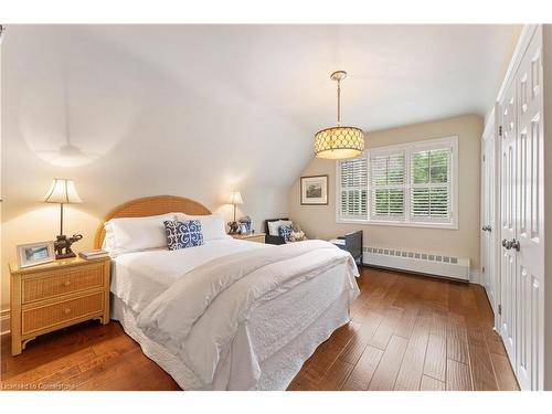 3040 First Street, Burlington, ON - Indoor Photo Showing Bedroom