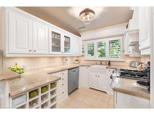 3040 First Street, Burlington, ON - Indoor Photo Showing Kitchen