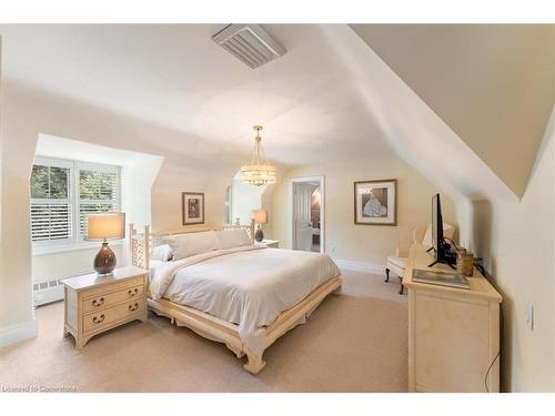 3040 First Street, Burlington, ON - Indoor Photo Showing Bedroom