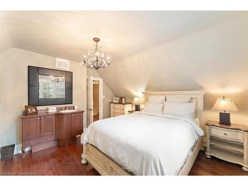 3040 First Street, Burlington, ON - Indoor Photo Showing Bedroom