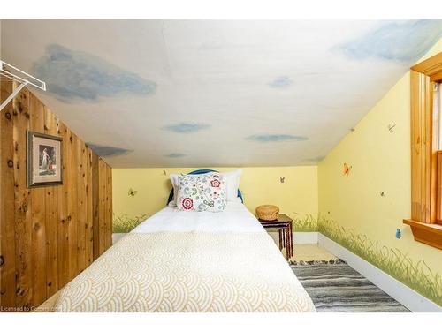 65 7Th Concession Road E, Flamborough, ON - Indoor Photo Showing Bedroom