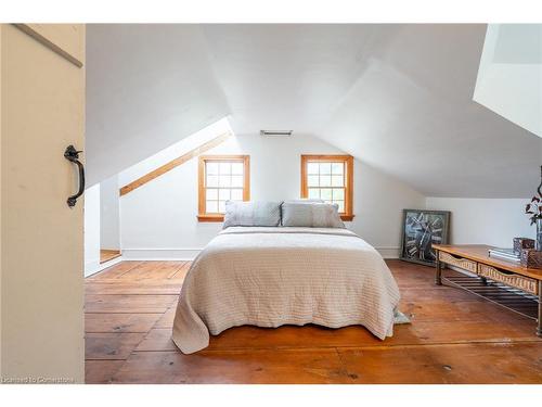 65 7Th Concession Road E, Flamborough, ON - Indoor Photo Showing Bedroom