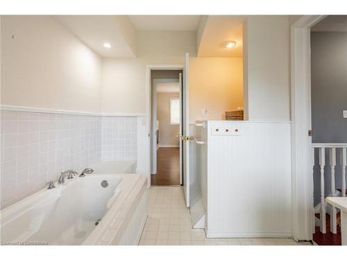 65 7Th Concession Road E, Flamborough, ON - Indoor Photo Showing Bathroom