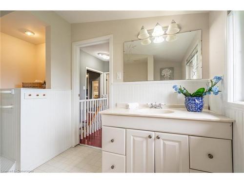 65 7Th Concession Road E, Flamborough, ON - Indoor Photo Showing Bathroom