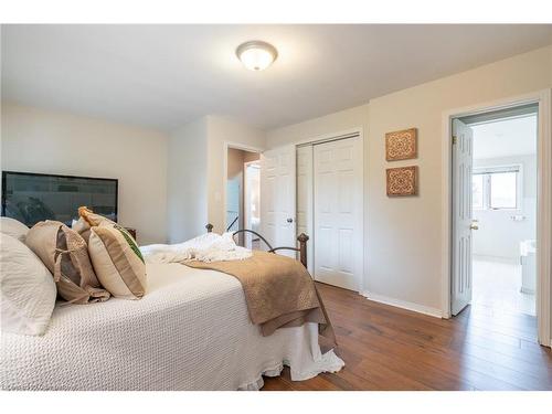 65 7Th Concession Road E, Flamborough, ON - Indoor Photo Showing Bedroom