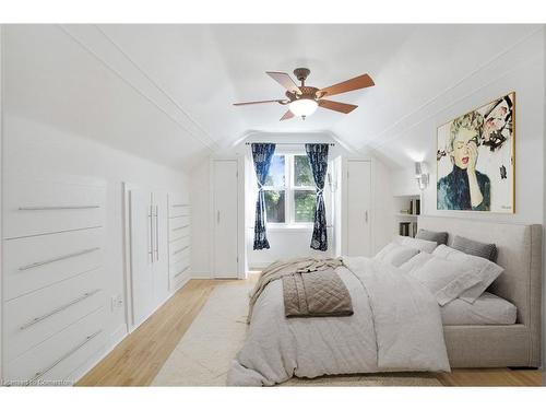 1 Northcliffe Avenue, Dundas, ON - Indoor Photo Showing Bedroom