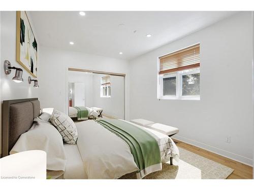 1 Northcliffe Avenue, Dundas, ON - Indoor Photo Showing Bedroom