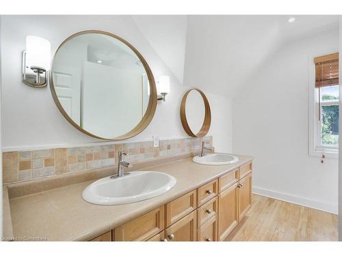 1 Northcliffe Avenue, Dundas, ON - Indoor Photo Showing Bathroom