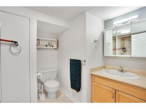 1 Northcliffe Avenue, Dundas, ON - Indoor Photo Showing Bathroom