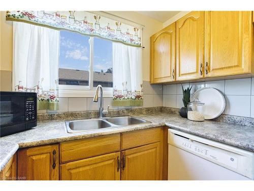 4 Cedar Glen, Grimsby, ON - Indoor Photo Showing Kitchen With Double Sink