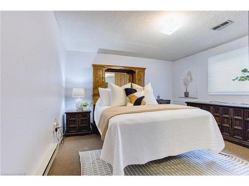 4 Cedar Glen, Grimsby, ON - Indoor Photo Showing Bedroom