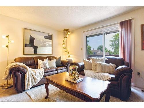 4 Cedar Glen, Grimsby, ON - Indoor Photo Showing Living Room