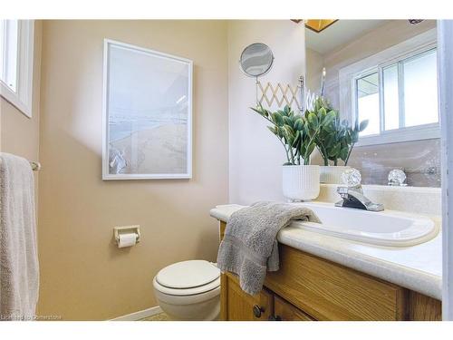 4 Cedar Glen, Grimsby, ON - Indoor Photo Showing Bathroom