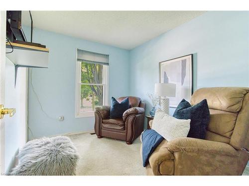 4 Cedar Glen, Grimsby, ON - Indoor Photo Showing Living Room