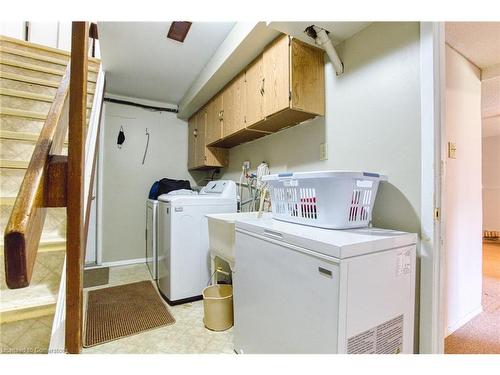 4 Cedar Glen, Grimsby, ON - Indoor Photo Showing Laundry Room