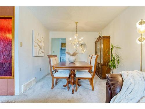 4 Cedar Glen, Grimsby, ON - Indoor Photo Showing Dining Room