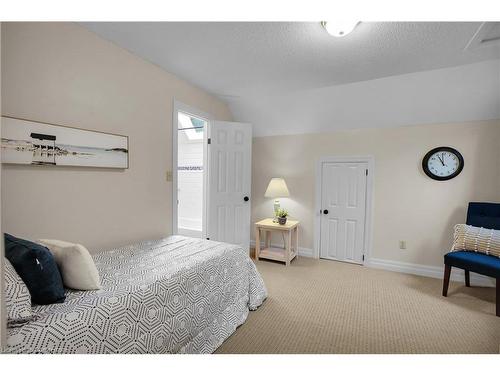 565 Chantler Road, Pelham, ON - Indoor Photo Showing Bedroom